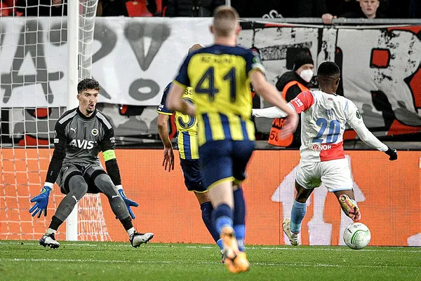 1645780143564.jpg Slavia Prag Fenerbahçe'ye futbol dersi verdi! İşte ibretlik tablo-3