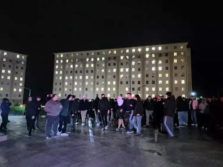 Edirne'de öğrencilerden sıcak su eylemi (DHA)