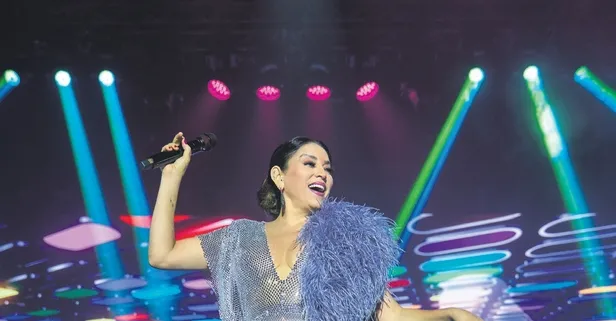 Aşkın Nur Yengi Harbiye'yi salladı!