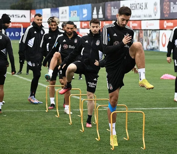 takvimin-usta-isimleri-fenerbahce-besiktas-derbisini-masaya-yatirdi-1680311963226.jpeg TAKVİM’in usta isimleri Fenerbahçe-Beşiktaş derbisini masaya yatırdı!-7