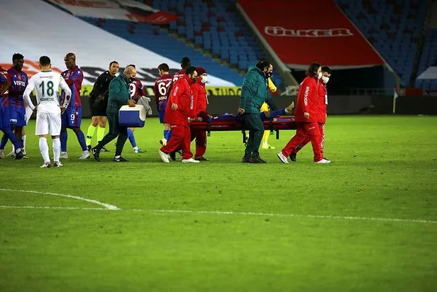 trabzonsporu-uzen-sakatlik-abdulkadir-omur-konyaspor-macini-yarida-birakti-1611079485062.jpeg Trabzonspor'u üzen sakatlık! Abdülkadir Ömür Konyaspor maçını yarıda bıraktı-5