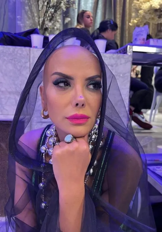 10-ayda-34-kilo-verdi-unlu-oryantal-tanyelinin-eski-hali-soke-ediyor-her-gun-bu-korkuyu-yasiyorum-1713450390244.jpg Ünlü oryantal Tanyeli 99 kilo haliyle şoke etti! 10 ayda 34 kilo verdi! "Zombi gibi olacağım..."-4