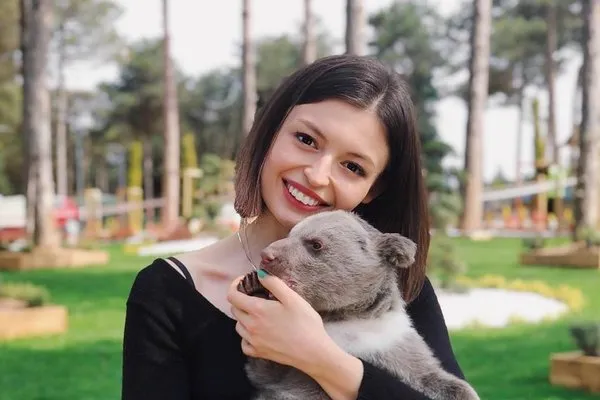 meryem-can-kimdir-youtuber-meryem-can-ifsa-goruntusu-gundem-oldu-1605796082915.jpg