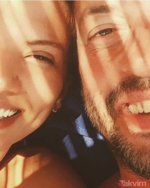 Okan Yalabık Ve Sevgilisi Ezgi Ayvalı 42 Yaşındaki Okan Yalabık'ın Yaklaşık 3 Yıldır Ezgi Ayvalı İle Aşk Yaşadığı Öğrenildi.