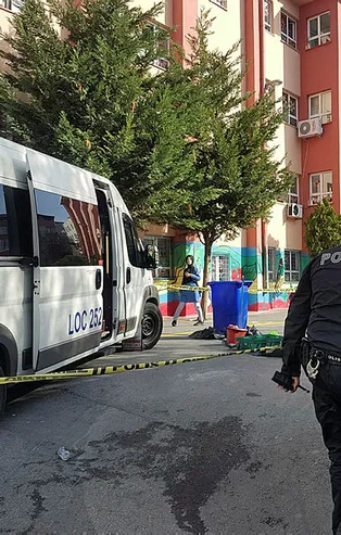Avcılar'da okul bahçesinde dehşet! Servis aracı öğrenciyi ezdi