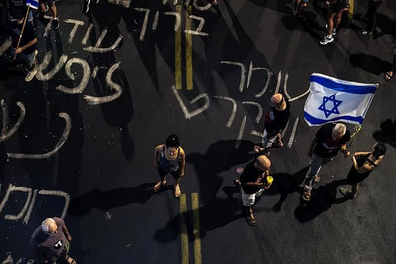 Eli kanlı Netanyahu'ya tepkiler çığ gibi