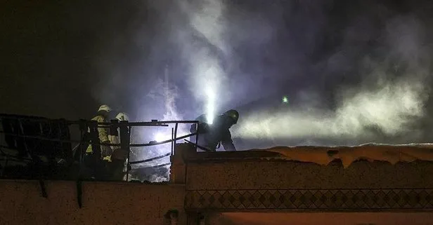 Son dakika: Eyüpsultan’da gece yarısı yangın paniği! 5 katlı binanın çatısı alev alev yandı