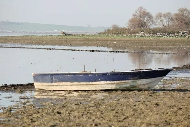 SON DAKİKA: Büyükçekmece Gölü'nde korkutan görüntü: Son 13 yılın en düşük seviyesi olan yüzde 17'ye kadar düştü-4