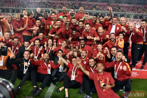 Galatasaray'da Şampiyonluğa Dev Prim! Sarı-Kırmızılı Takımın Yöneticileri Şampiyonluk Gelirse Takıma Yüklü Miktarda Prim Dağıtma Kararı Da Aldı.