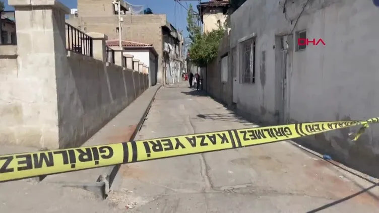 Son dakika: Gaziantep'te kan donduran olay! Eşini öldürüp 3 çocuğu ve komşusunu yaraladı! Ardından intihar etti