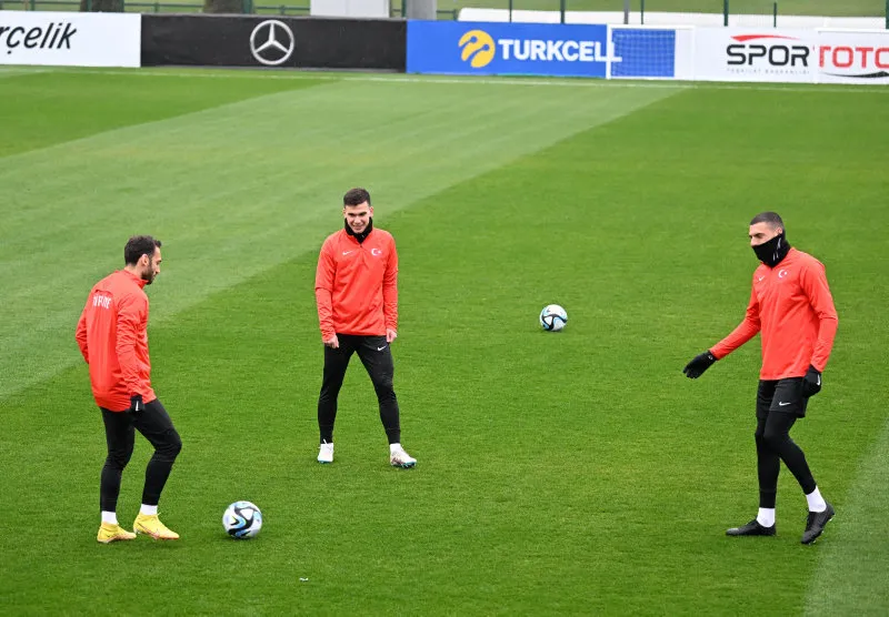 Kuntz'dan flaş karar! İşte Türkiye Ermenistan maçı 11'i - 5