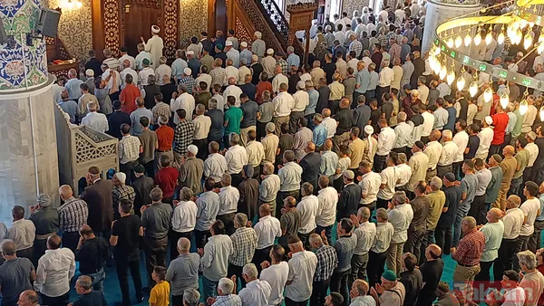 Dualarla cennete uğurlandı | Haniye için 81 ilde gıyabi cenaze namazı kılındı! Ayasofya Camii'ne akın ettiler - 18