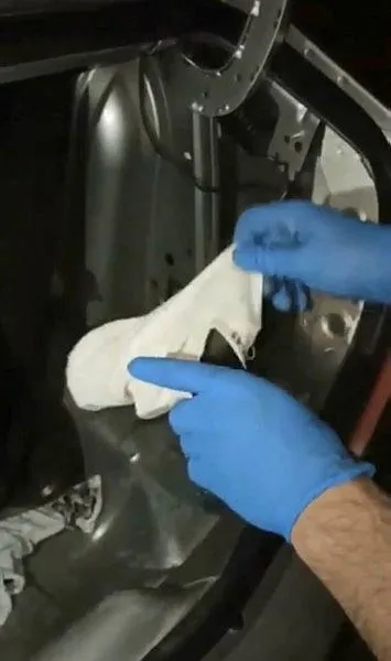 polisten-kacmadi-otomobilin-gizli-bolmelerinden-uyusturucu-ve-ruhsatsiz-silahlar-cikti-1663579167582.jpeg Polisten kaçmadı! Otomobilin gizli bölmelerinden uyuşturucu ve ruhsatsız silahlar çıktı-2