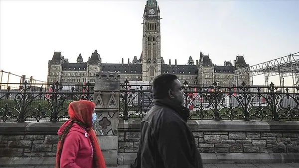 koronavirus-kisitlamasini-delmek-icin-kocasina-kopek-tasmasi-takip-gezdirdi-1200-dolar-ceza-yedi-1610533583813.jpg Koronavirüs kısıtlamasını delmek için kocasına köpek tasması takıp gezdirdi! 1200 dolar ceza yedi-5