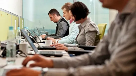 Sözleşmeli personele yarı zamanlı çalışma hakkı: Resmi Gazete’de yayımlandı! Kimleri kapsıyor?