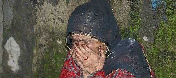 Yaşlı kadın gözyaşlarını tutamadı