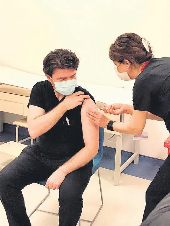 Başkan Recep Tayyip Erdoğan Çin’den gelen Coronavac aşısını yaptırdı! Siyasi liderleri kampanyaya çağırdı-8