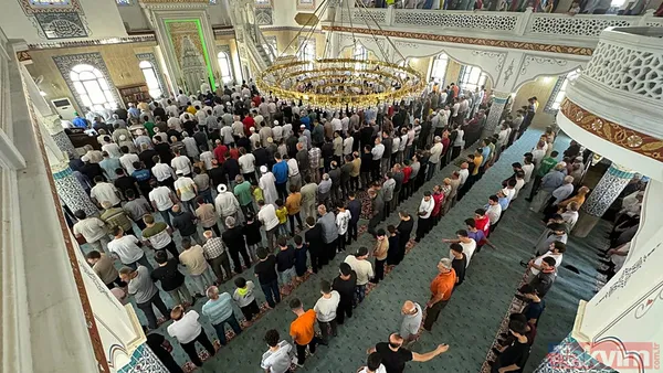 Dualarla cennete uğurlandı | Haniye için 81 ilde gıyabi cenaze namazı kılındı! Ayasofya Camii'ne akın ettiler - 20