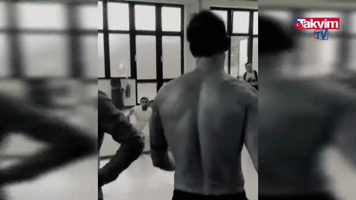 Barış Arduç’tan yarı çıplak kas şov!