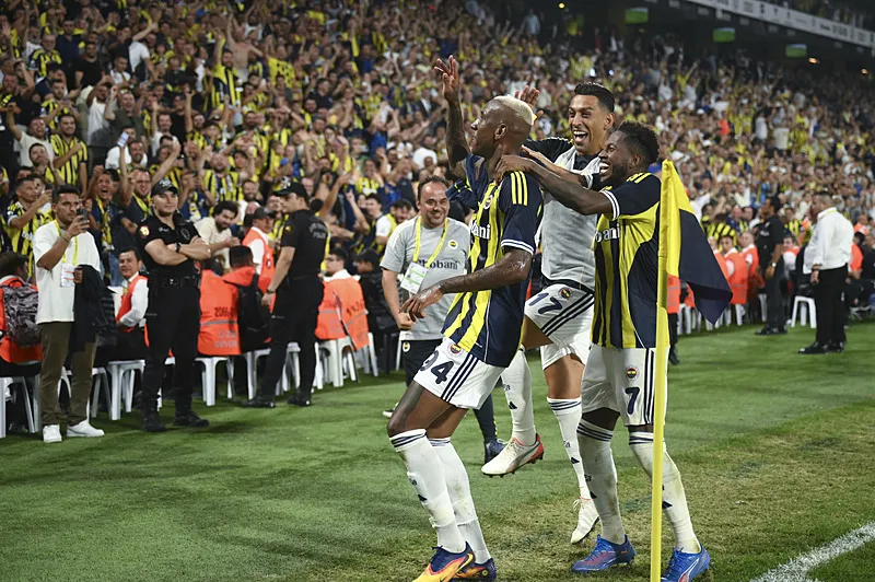 Fenerbahçe'nin Feyenoord zaferini spor yazarları değerlendirdi! "Konsantrasyon" - 17