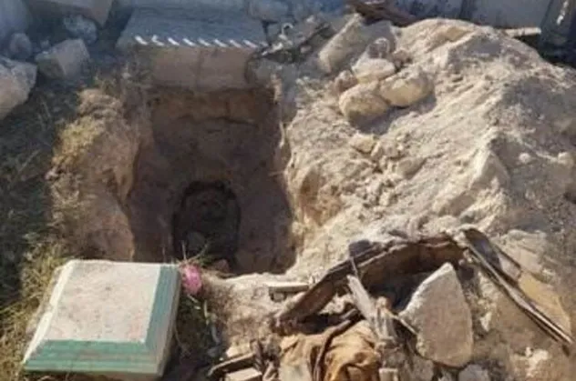SON DAKİKA: Ermenistan bölgeyi terk etmeye başladı: Mezarlardan çıkardıkları ölüleri de götürüyorlar