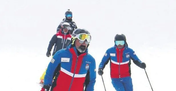 Coronavirüse rağmen kayak severler Palandöken’e çıktı