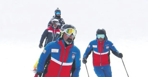 Coronavirüse rağmen kayak severler Palandöken’e çıktı