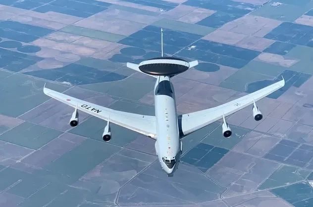 Son dakika: MSB görüntüleri paylaştı: NATO’ya ait AWACS uçağına 23.000 feet irtifada yakıt ikmali