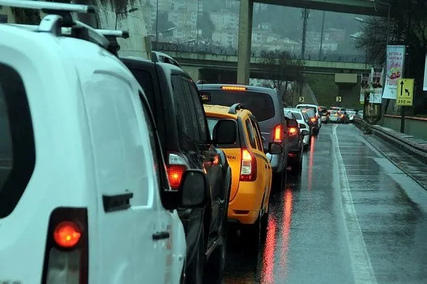 istanbul da lodos trafik durma noktasina geldi guncel yol durumu haritasi takvim