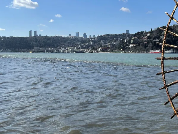 istanbul-bogazina-camur-akti-rengi-kahverengiye-dondu-1644411238547.jpg İstanbul'da Boğaz'a ve Haliç'e çamur aktı! Deniz kahverengiye döndü-2