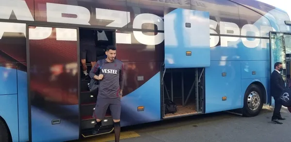 super-lig-lideri-trabzonspor-izmirde-iste-goztepe-karsisina-cikacak-muhtemel-11i-1634910345279.jpg Süper Lig lideri Trabzonspor, İzmir'de! İşte Göztepe karşısına çıkacak muhtemel 11'i...-2