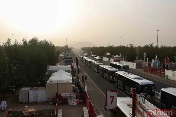 Hacı adayları Arafat yolunda! Diyanet İşleri Başkanı Ali Erbaş talimatı verdi: Hacı adaylarının Arafat’a intikali başladı - 21