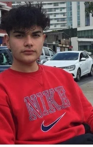 İstanbul Sarıyer’de bir otobüs şoförü, 17 yaşındaki yolcuya kerpeten fırlattı!