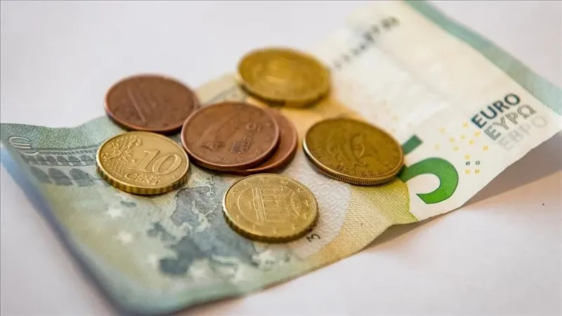 cebinde-cuzdaninda-madeni-parasi-olanlar-buraya-baksin-meger-bu-yuzden-koku-aliyormusuz-1714126879073.jpg Cebinde cüzdanında madeni parası olanlar buraya baksın! Meğer bu yüzden koku alıyormuşuz-3