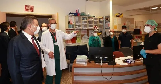 Sağlık Bakanı Fahrettin Koca Keçiören Eğitim ve Araştırma Hastanesi’nde saldırı girişimine uğrayan sağlık çalışanlarını ziyaret etti