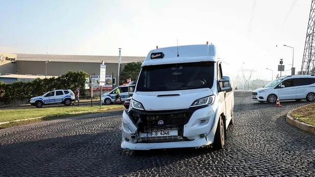 bursada-iscileri-tasiyan-servis-devrildi-yaralilar-var-1660110903652.jpeg Bursa'da işçileri taşıyan servis devrildi: Yaralılar var-3