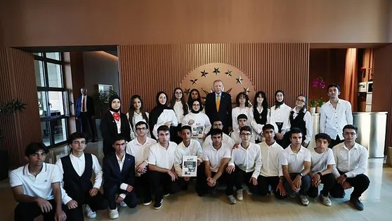 Başkan Erdoğan Ahlat’ta öğrencileri kabul etti