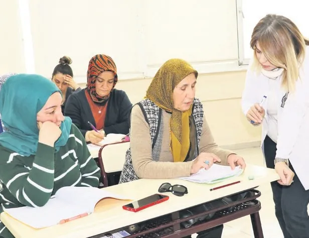 Torunlarıyla İngilizce sohbet etmek istedi kursta eğitime başladı