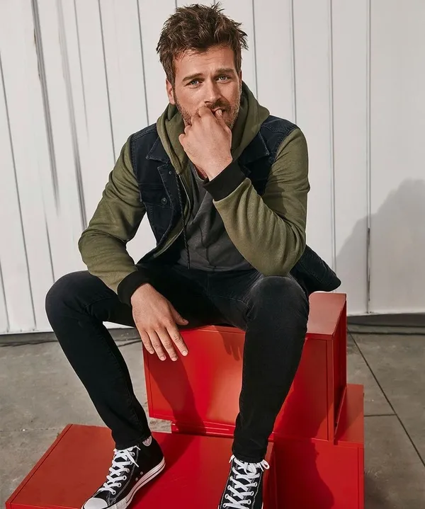 kivanc-tatlitugu-mutfaga-girdi-o-hallerini-goren-hamile-esi-basak-dizer-sekerci-mi-baban-senin-dedi-ulu-orta-a-1644091793194.jpg Kıvanç Tatlıtuğ'u mutfağa girdi! O hallerini gören hamile eşi Başak Dizer ‘Şekerci mi baban senin?’ dedi ulu orta aşka geldi-2