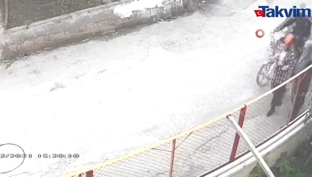 Annesiyle yolda yürürken gasp edildi