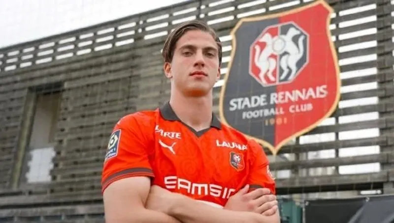 galatasarayin-yeni-yildizi-fransadan-geliyor-okan-buruk-super-ligi-sallayacak-hamleye-imza-atacak-1715797553897.jpeg Galatasaray'ın yeni yıldızı Fransa'dan geliyor! Okan Buruk Süper Lig'i sallayacak hamleye imza atacak-4