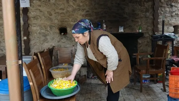 200-liradan-satiliyor-adanada-para-etmeyen-narenciye-sekerleme-oldu-1642072390876.jpg 200 liradan satılıyor! Adana'da para etmeyen narenciye şekerleme oldu-11