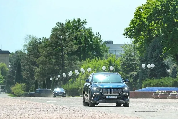 7-yilda-1-milyon-togg-yollarda-olacak-baskan-erdogandan-kilicdarogluna-hediye-verilir-mi-sorusuna-manidar-yani-1681332564093.jpeg 7 yılda 1 milyon Togg yollarda olacak! Başkan Erdoğan'dan "Kılıçdaroğlu'na hediye verilir mi?" sorusuna manidar yanıt: Parasını verir alır-3