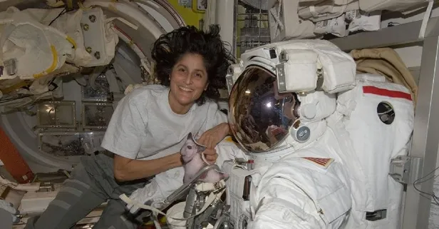 Plan 7 gündü, dönüş 9 ay sürdü: Tarihe geçen astronot emekli oldu