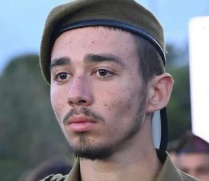 soykirimci-israil-eski-genelkurmay-baskani-gadi-eisenkota-cifte-darbe-once-oglu-simdi-de-yegeni-maor-cohen-etk-1702148846909.jpeg Hamas İsrail eski Genelkurmay Başkanı Gadi Eisenkot'un önce oğlunu şimdi de yeğeni Maor Cohen'i etkisiz hale getirdi-4