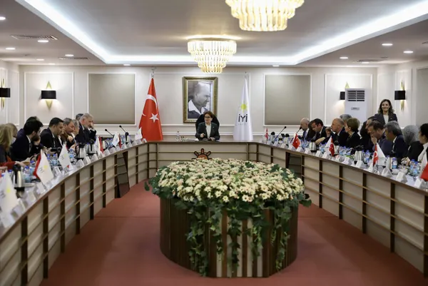 hdp-masanin-ustune-cikmaya-hazirlaniyor-ertugrul-kurkcuden-meral-aksenere-kayyim-gondermesi-1677929302683.jpg HDP masanın üstüne çıkmaya hazırlanıyor! Sancar'dan Kılıçdaroğlu'na yeşil ışık: "Cumhurbaşkanlığı adaylığı sürecini yeniden değerlendireceğiz"-9