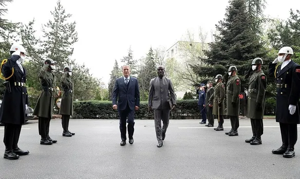 Milli Savunma Bakanı Hulusi Akar, Liberyalı mevkidaşı Daniel Dee Ziankahn ile görüştü-2