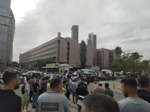 Son dakika: İzmir Adliyesi önünde çatışma! Ölü ve yaralılar var-2