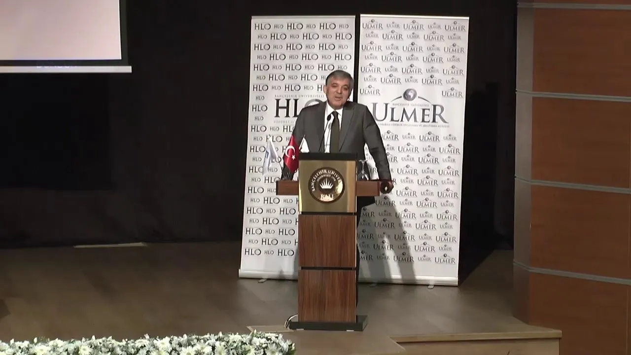 "Eski Cumhurbaşkanı bizi neyle korkutuyor?"
