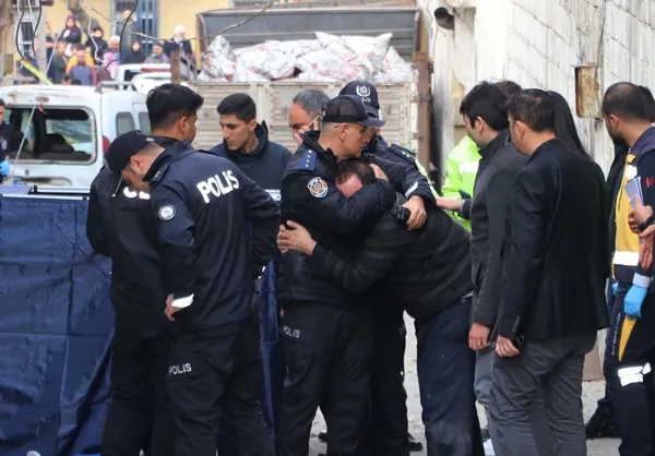 freni-bosalan-komur-yuklu-kamyonet-cocuklara-carpti-1-olu-2-yarali-1670418804572.jpg Freni boşalan kömür yüklü kamyonet çocuklara çarptı: 1 ölü, 2 yaralı-7